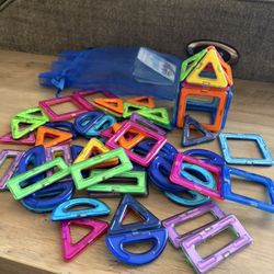 65 Piece Mini Magnatiles Set For Travel