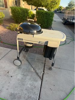 Weber Performer Deluxe 22” charcoal grill