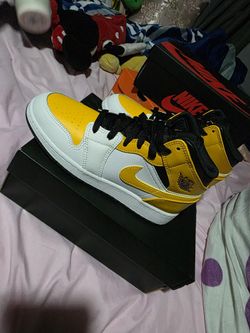 Air Jordan 1 Mid Size 4.5Y