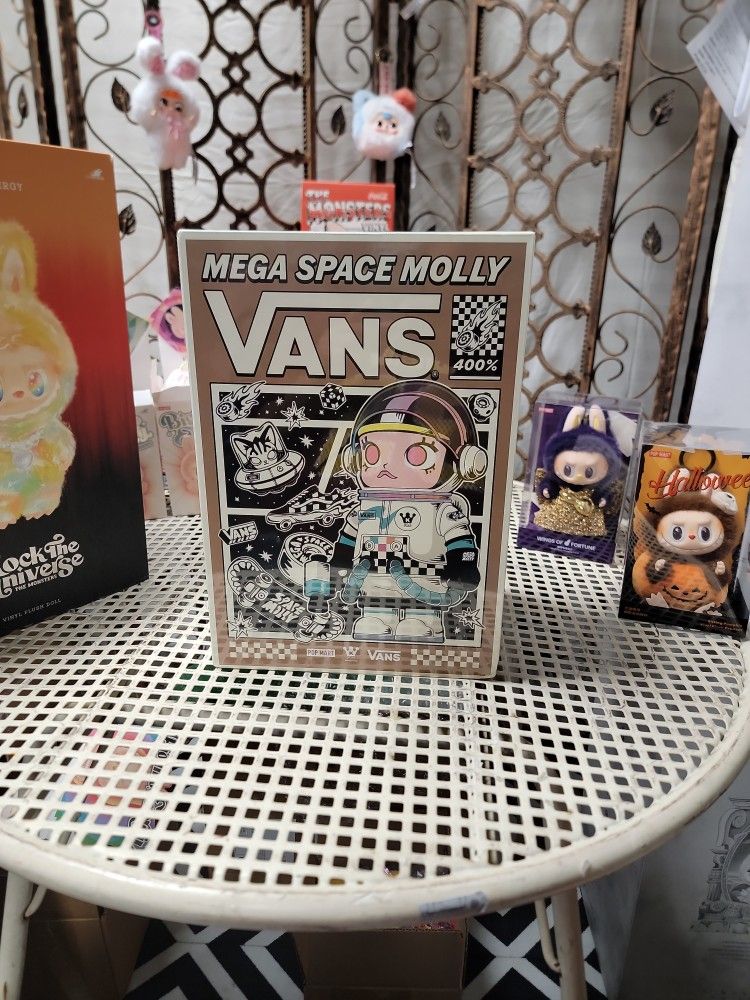 Mega Space Molly Vans %400