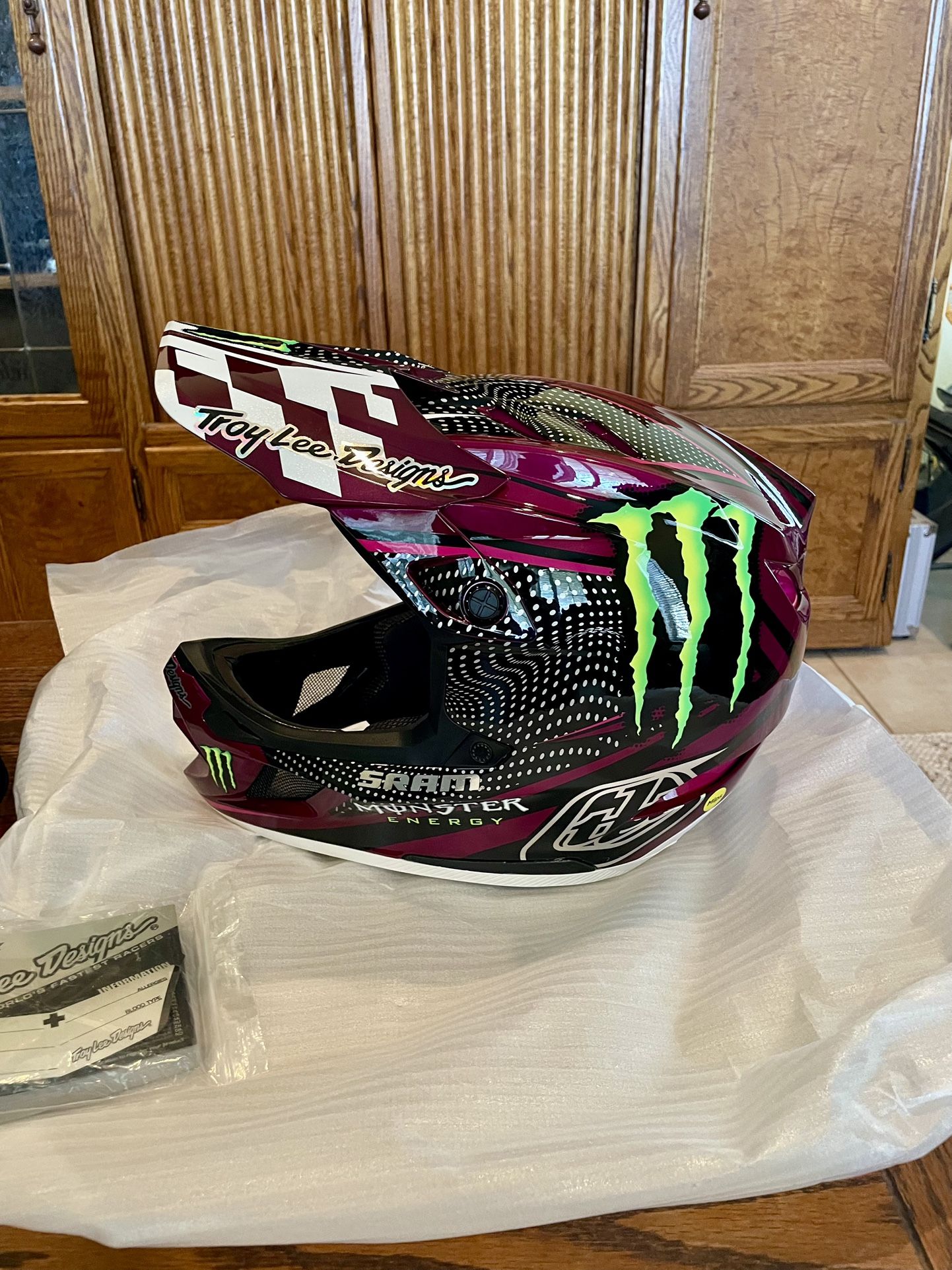Troy Lee Designs D4 Carbon Monster MTB BMX Helmet Size Small Brand New