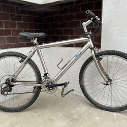 MOUNTAIN BIKE 26" 21 SPEED! 