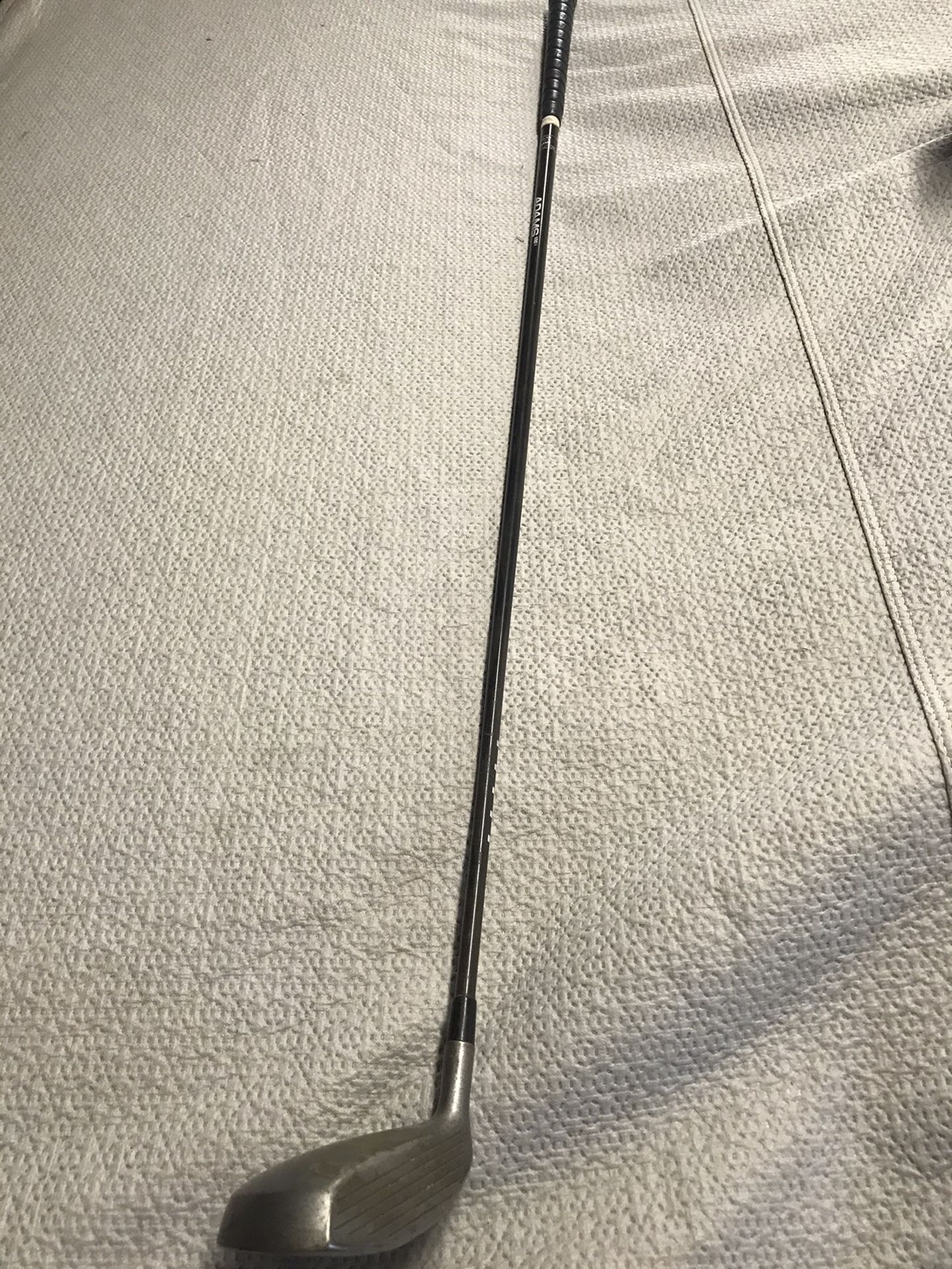 Men’s right handed regular flex Adams golf tight lies strong 3 fairway hybrid.