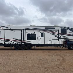 2022 Genesis Supreme 40 CRPXL 5th Wheel Toy Hauler