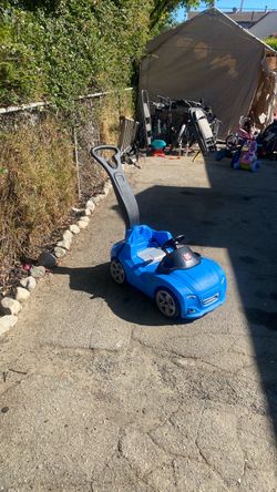 Beautiful ride along kids car step2 brand nice color good condition