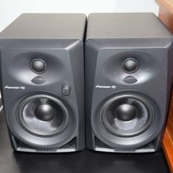 Pioneer DJ DM-40 - 21W 4" Two-Way Active Monitor - Black (Pair)