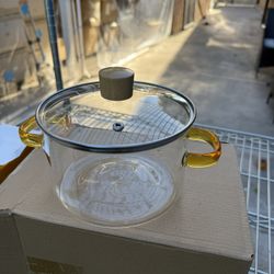 54 oz borosilicate glass cooking pot with yellow handle, heat-resistant transparent soup pot, suitable for stovetop and oven use. Perfect for home and