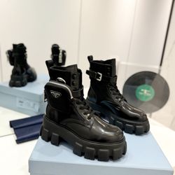 Women’s boots 👢 Size 39