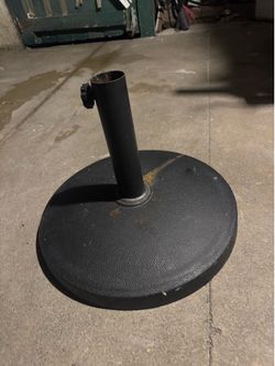 Umbrella stand  good condition weigh 25 pounds