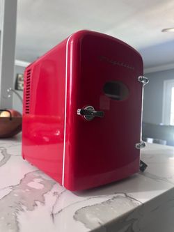 Red Frigidaire Retro Mini Fridge – Great Condition