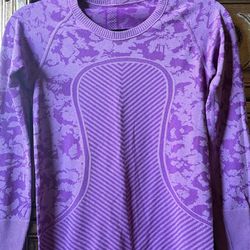 Lululemon Women’s Long Sleeve Size 6 