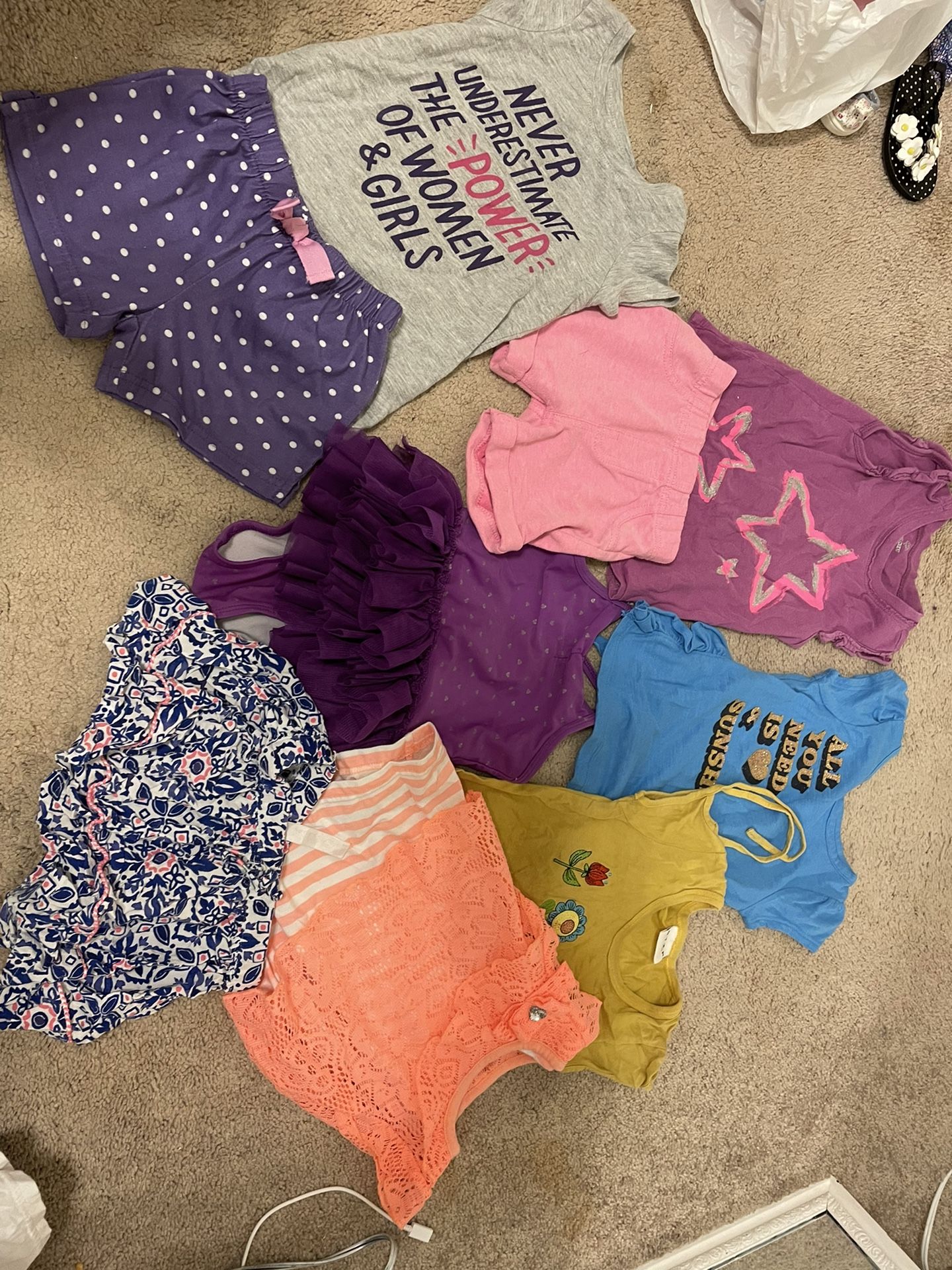 2T Girl Cloths Shown In Photos