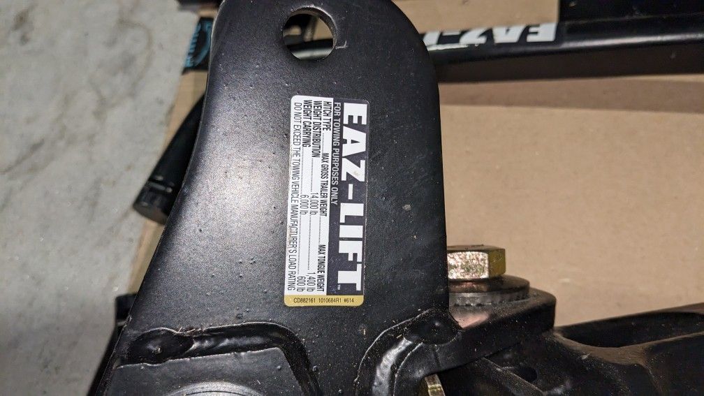 Never Used Camco EAZ Lift Weight Distribution Hitch 800lb Kit for Sale