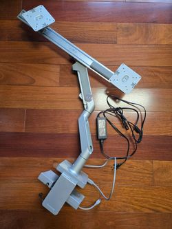 Humanscale dual monitor with docker