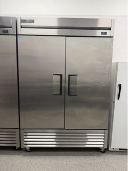 Commercial refrigerator