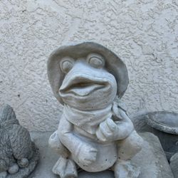 Frog Statue 