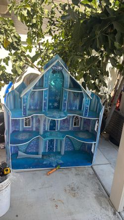 Free Frozen Doll House