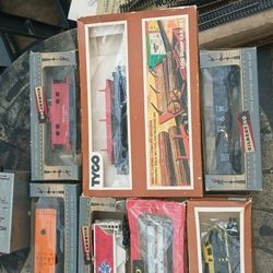 GILBERT HO POWER PACK

GILBERT HO

GILBER

READING

HORAILER

Budweiser

GILBERTO

TYCO

TYCO

COMPLETE WITH UDOS RECEIVING

LOG DUMP CAR SET

TYCO

N