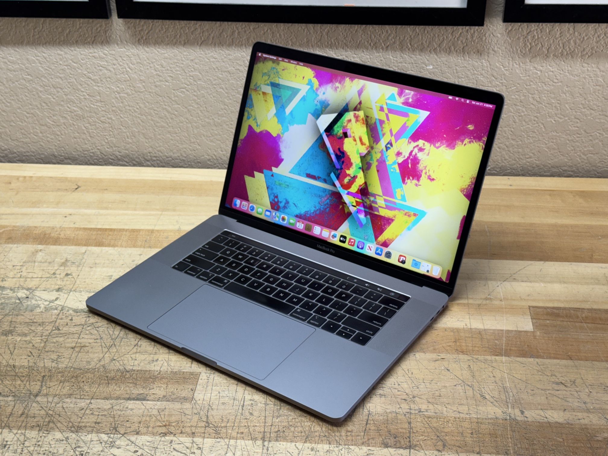 2019 15” MacBook Pro - 2.6 GHz i7 - 16GB - 1TB SSD