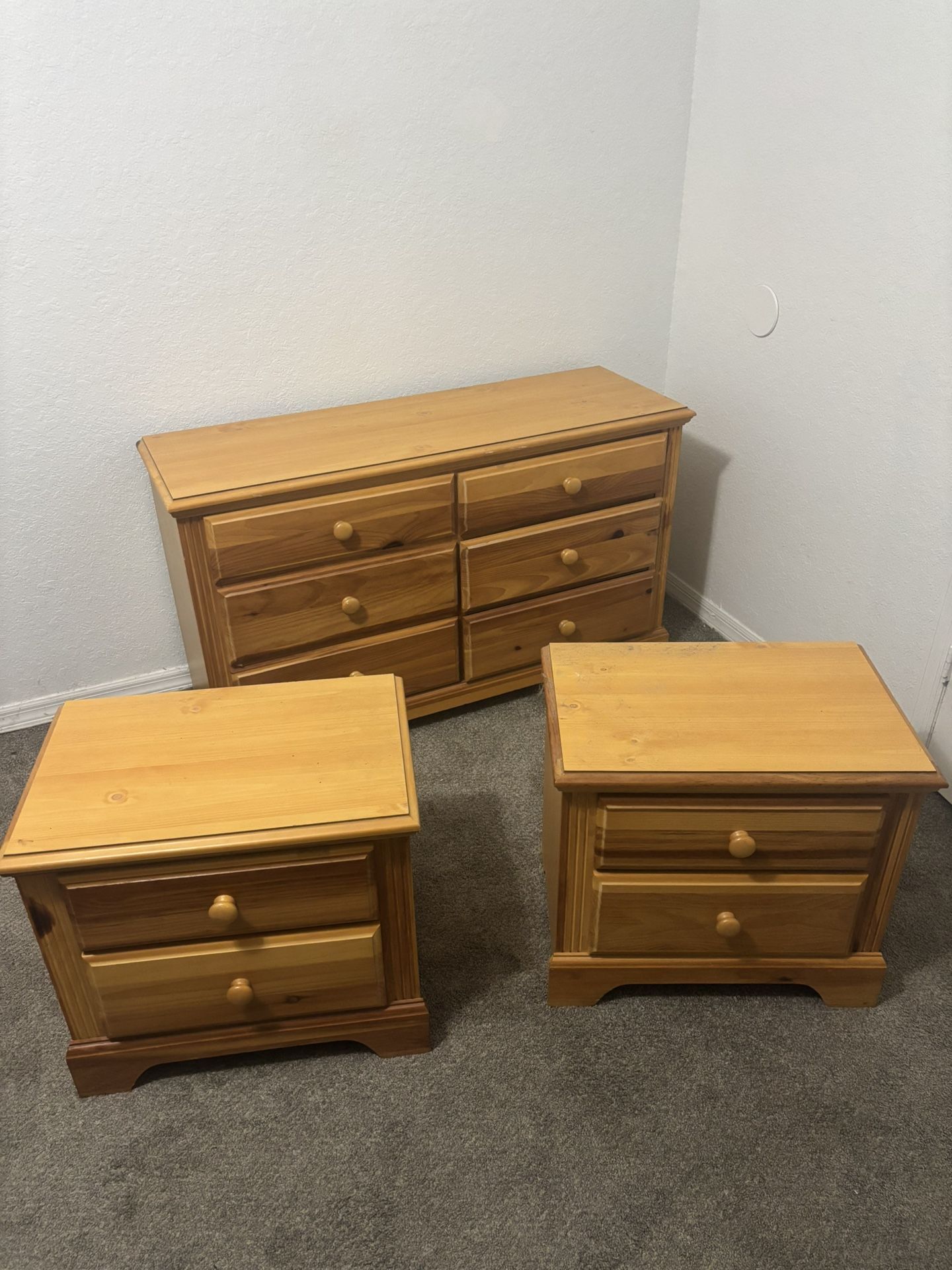 Wood Bedroom Set, Dresser and Nightstands/Bedside Tables