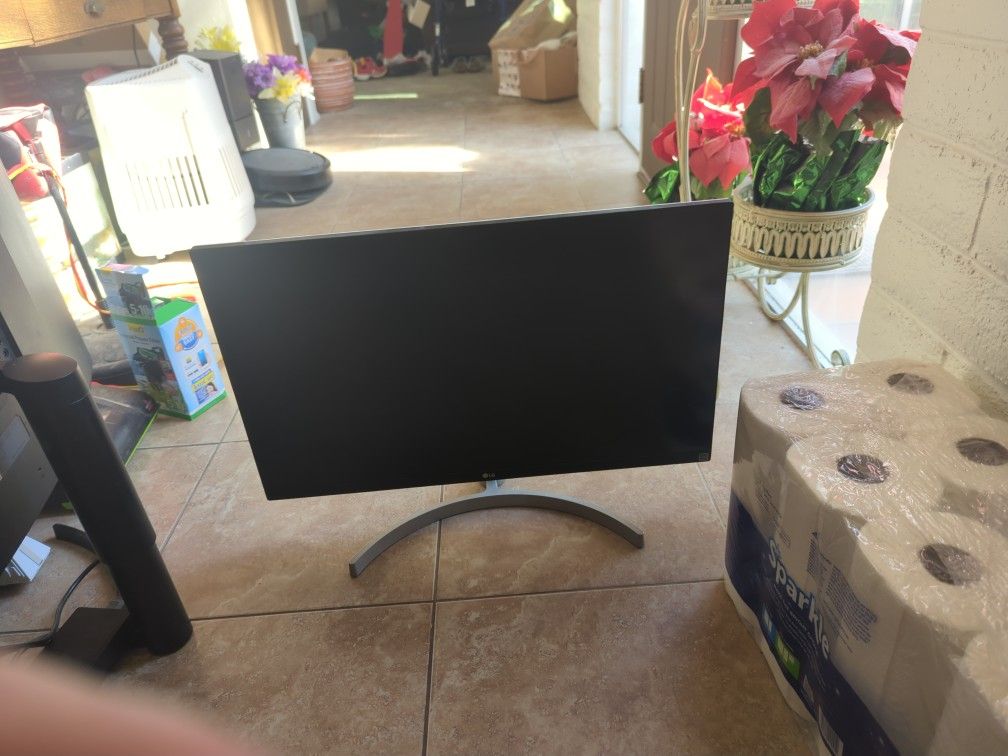 LG 27ul600-w, 27", 4k, 60hz, HDR, IPS $150obo