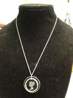 Glass Cameo pendant & necklace
