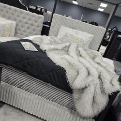 ✨️ King, Cal King, Queen Bed Frame ✨️ Furniture Sectionals, Bedrooms, Dining Avail