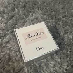 Perfume and Colonge (NOT FREE, send offers)