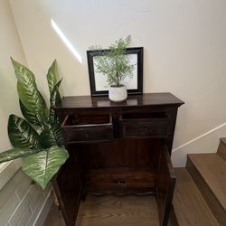 🔥 SE VENDE HOY – ENTREGA EN FRESNO 🔥  ✨ Dale un toque elegante y bohemio a tu casa con este hermoso mueble de madera sólida de nogal  🪵 Hecho a man