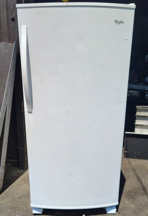 Very Nice! White Whirlpool 18 Cu.Ft. Refrigerator!