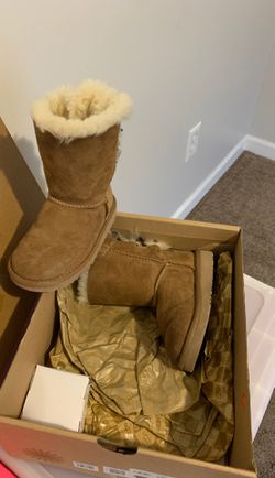 Barely used Girls size 9t ugg boots