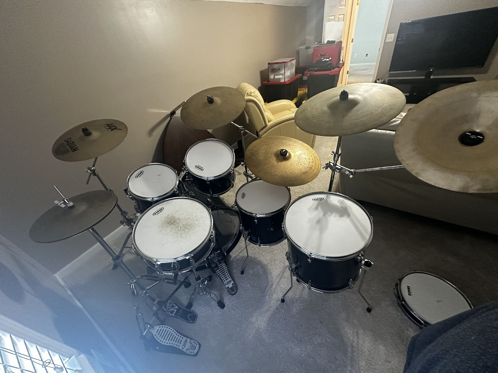 Tama ImperialStar Drum Kit with Hardware and Cymbals.