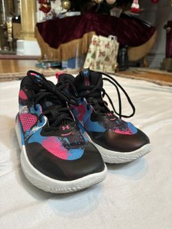 Woman’s Under armor Basketball Shoes