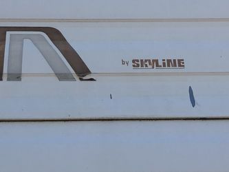32 foot Skyline Trailer by Layton