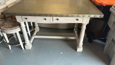 Tommy Bahamas outside table set