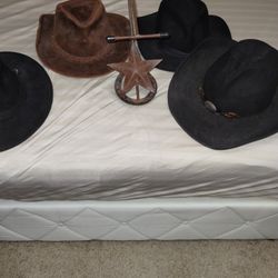 4 Cowboy Hats And Hat Holder 