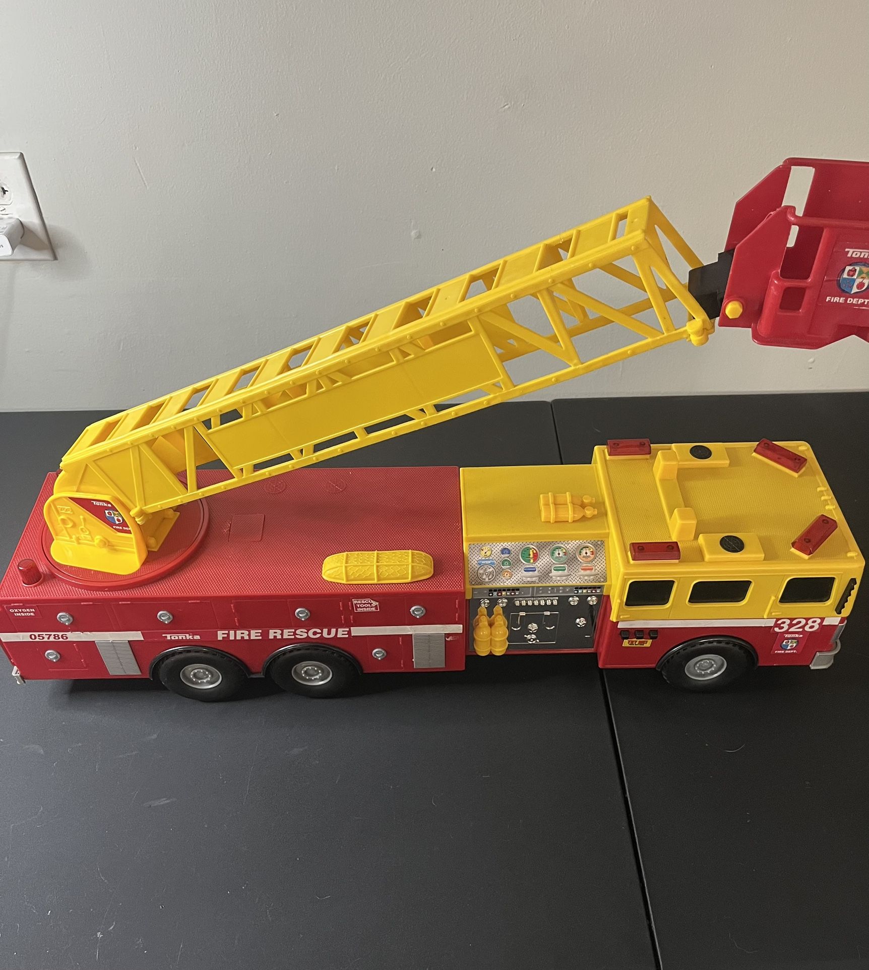 Tonka Titans Fire Engine in colors Red/White, Yellow