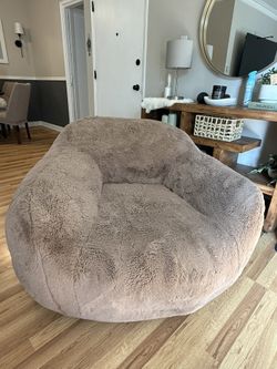 Super COMFY Plush Chair
