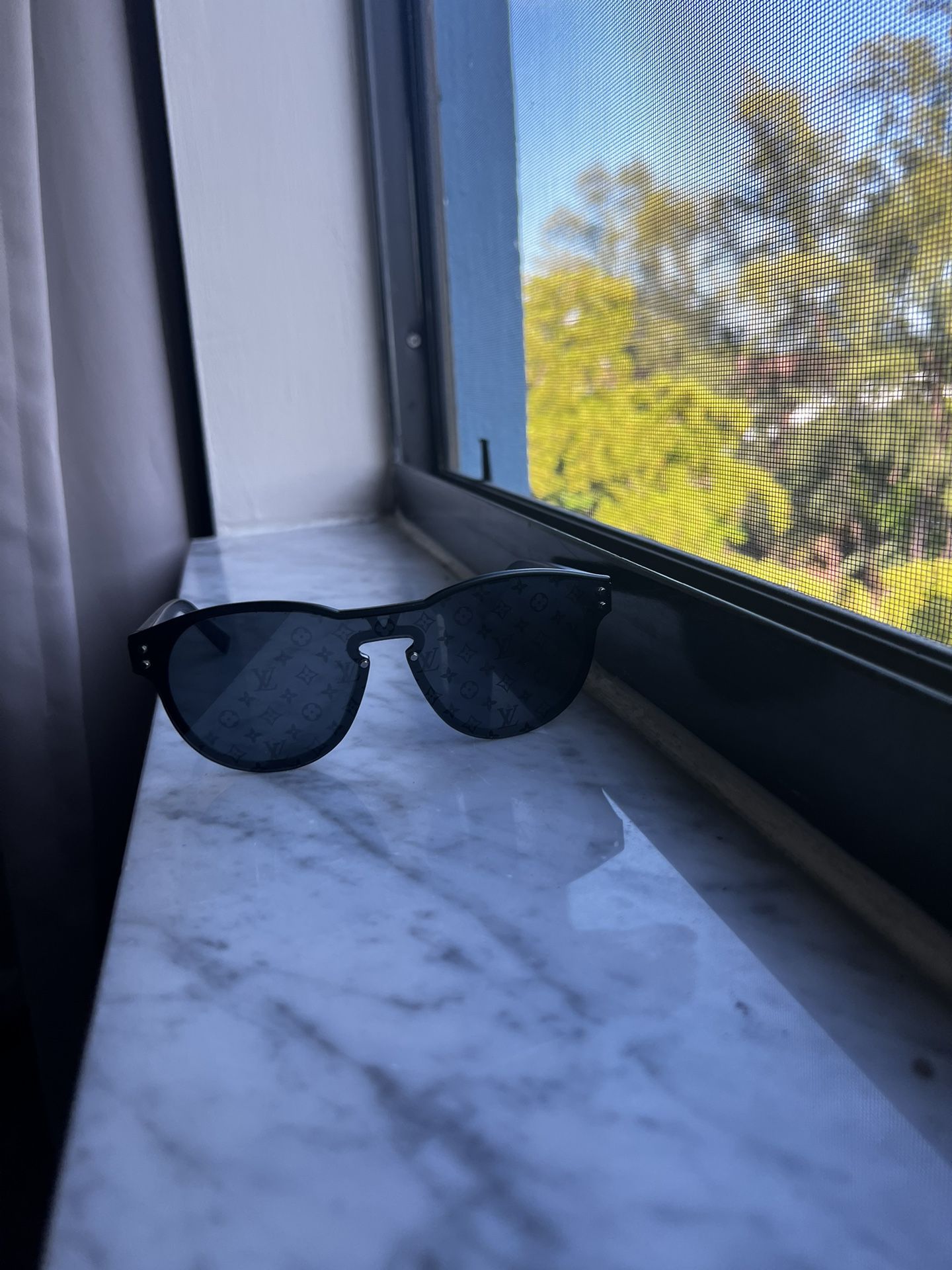 Louis Vuitton Sunglasses LV Waimea Round for Sale in Biscayne