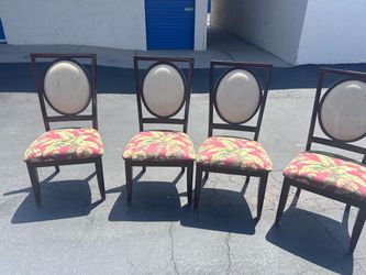 Round table with 4 chairs and leaf