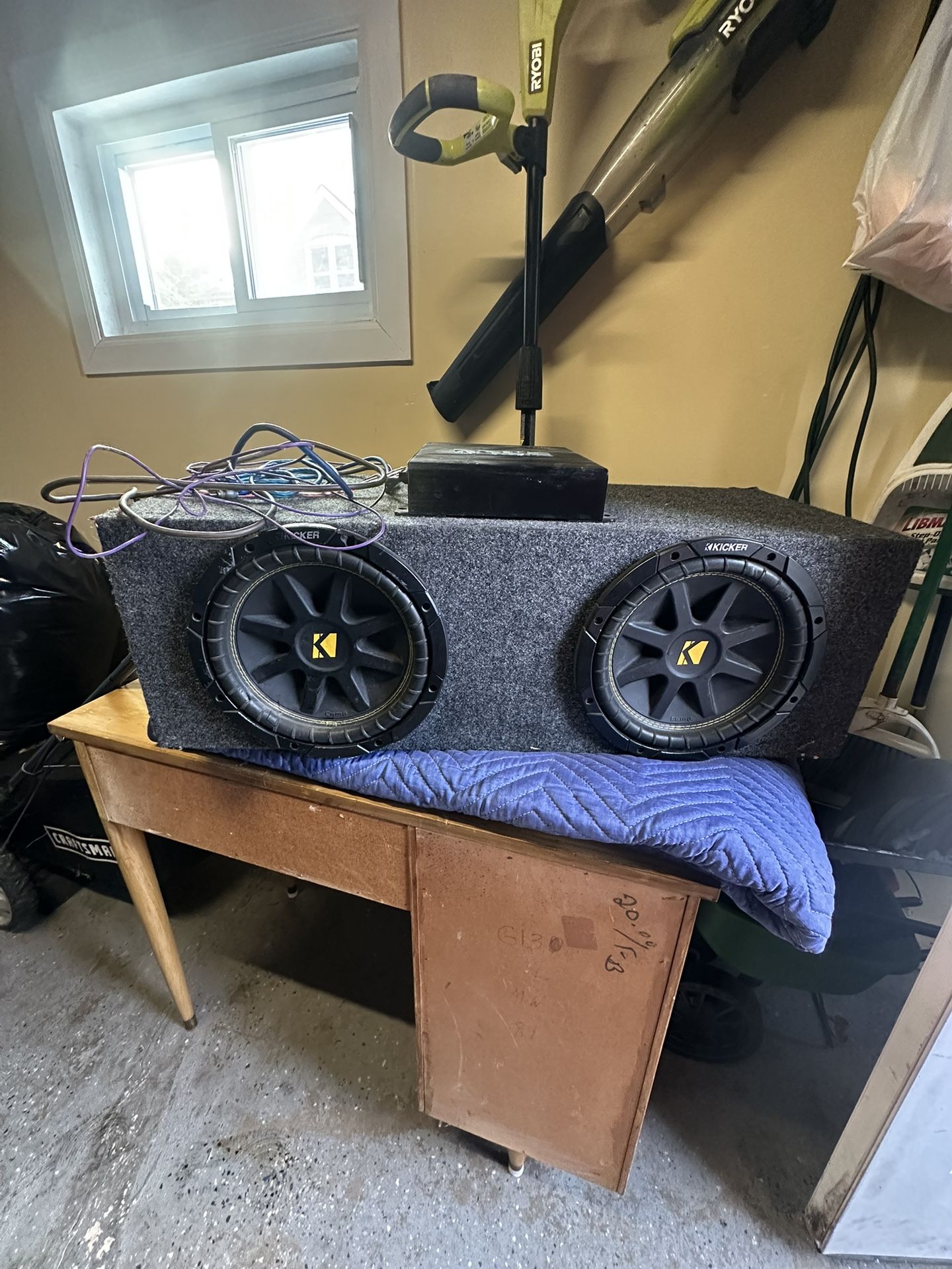 2 10 Inch Subwoofers & Amp 