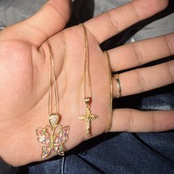 Gold chain and pendant set