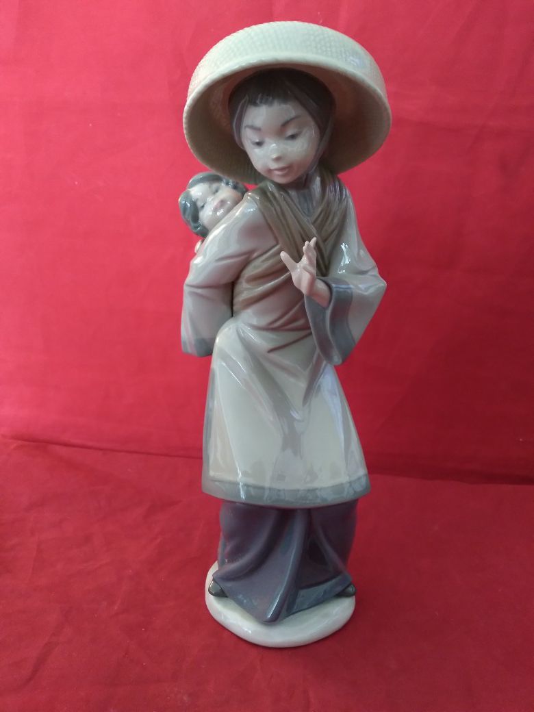 LLADRO #5123 CHINESE WOMAN WITH BABY FINE PORCELAIN FIGURINE 10" TALL IN ORIG BOX