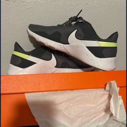 Nike Legend Essential 2