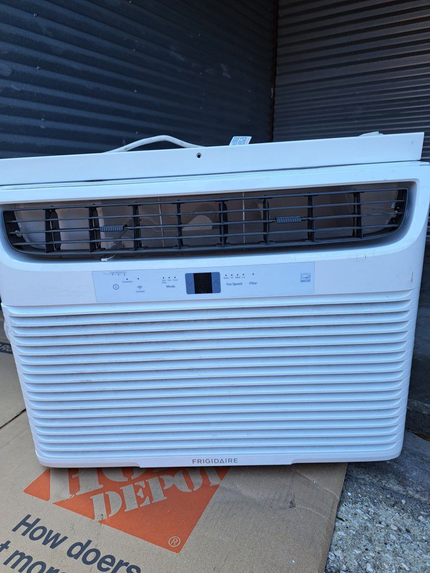 Frigidaire 15,000 BTU 115V Window Air Conditioner Cools 850 Sq. Ft. in White