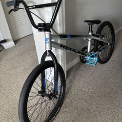 BMX Race Bike – Redline Expert – Ultra Lightweight – Helmet Included