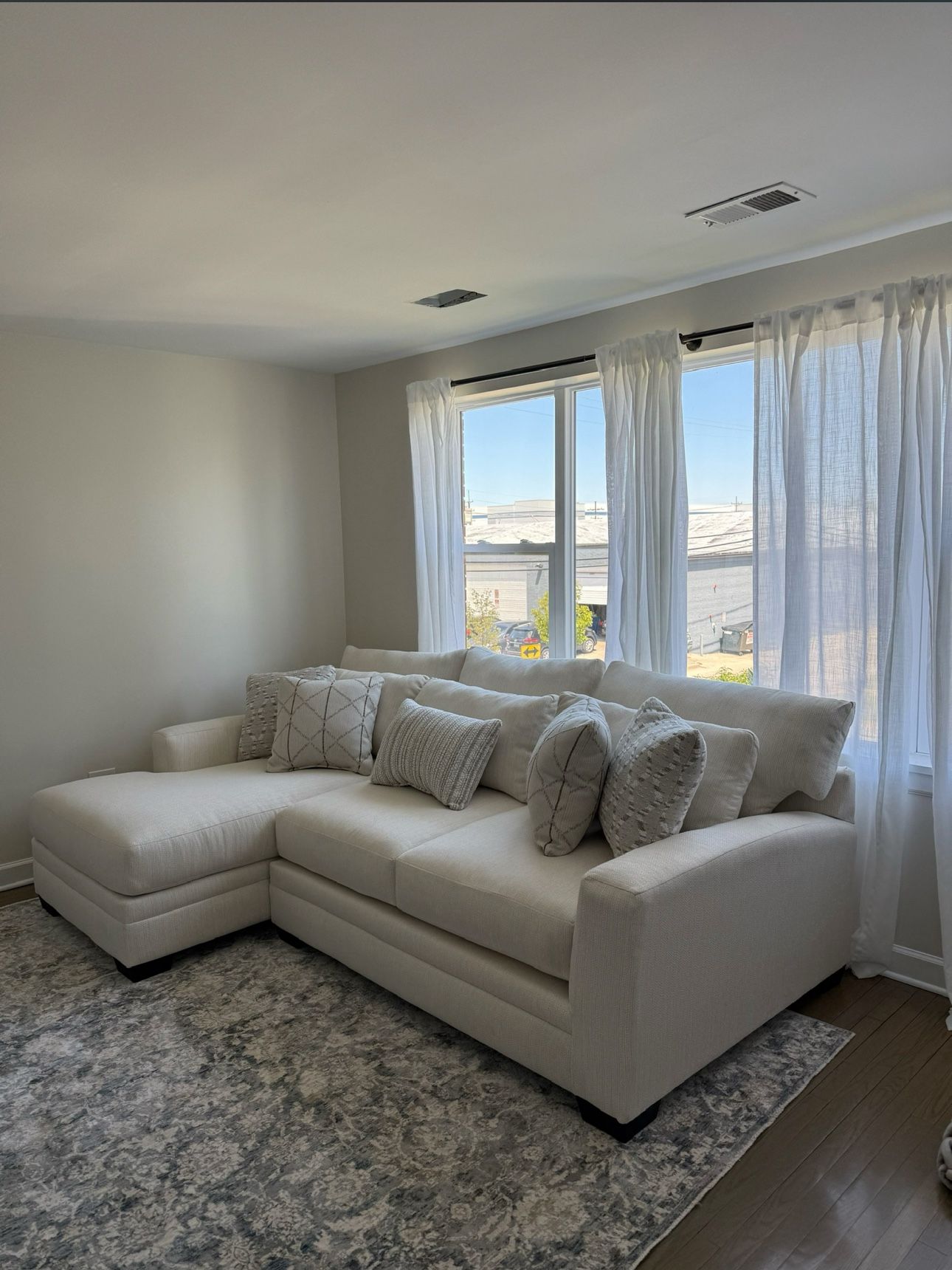 Left Chaise sectional 