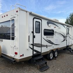 2012 ROCKWOOD ULTRA LITE BY FOREST RIVER