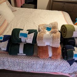 "Mini" blankets (50" x 60") Perfect for pets! / Mantas "Mini" (50 "x 60") ¡Perfecta para mascotas!