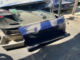 TESLA MODEL 3 RIGHT FRONT DOOR BLUE BLACK HANDLE